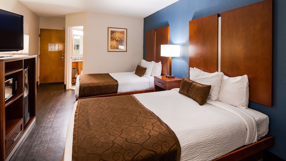 Standard Room, 2 Double Beds, Non Smoking, Refrigerator & Microwave (Pet Friendly) - Photo 1