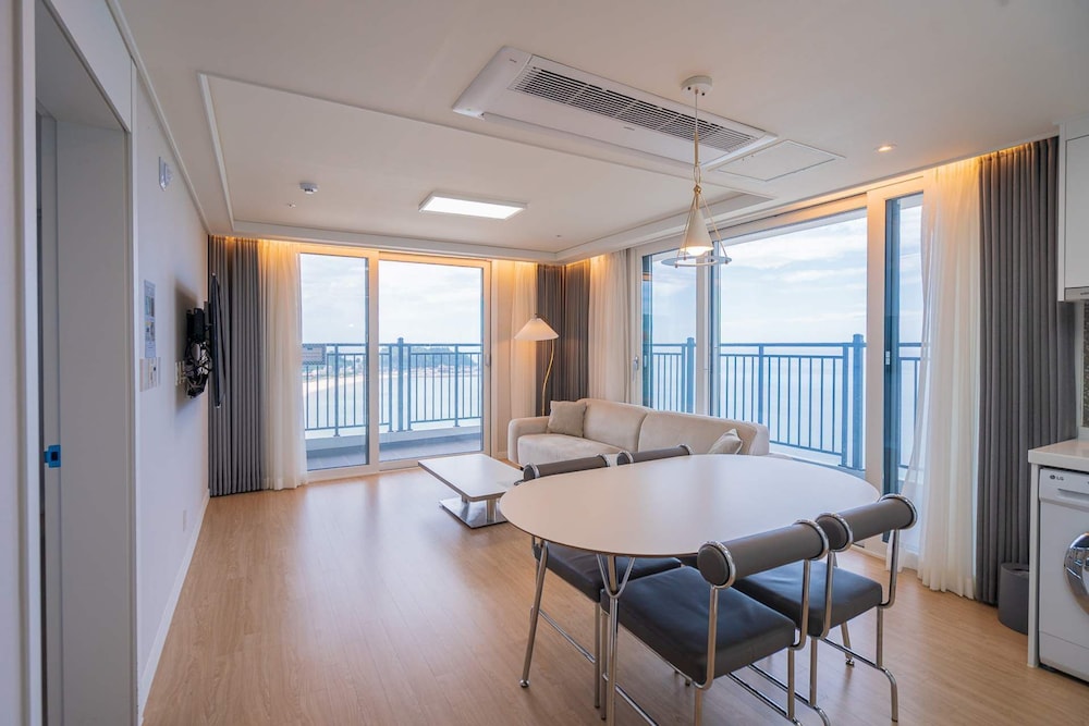 Panorama Suite Ocean View B photo 3