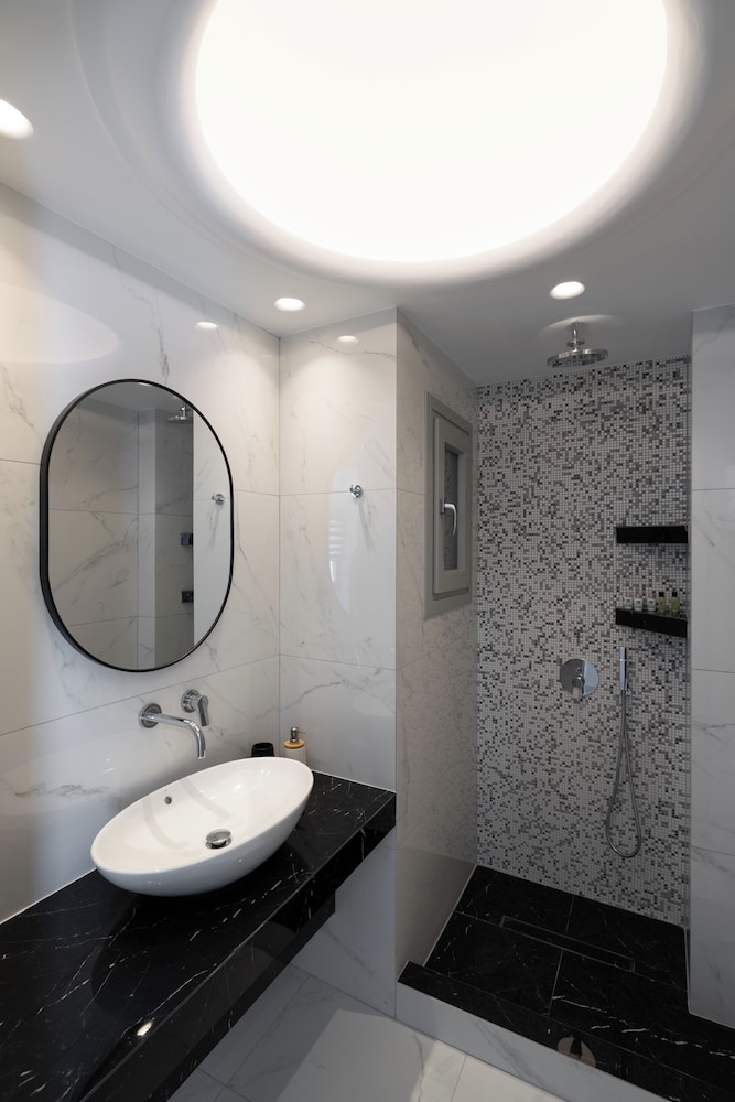 Elite Two Bedroom Villa with Plunge Pool - Photo 14