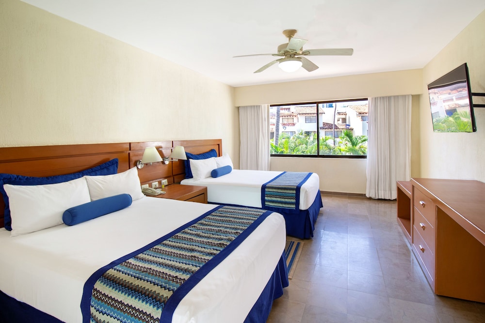 Two Bedroom Family Suite Pool View - Photo 3