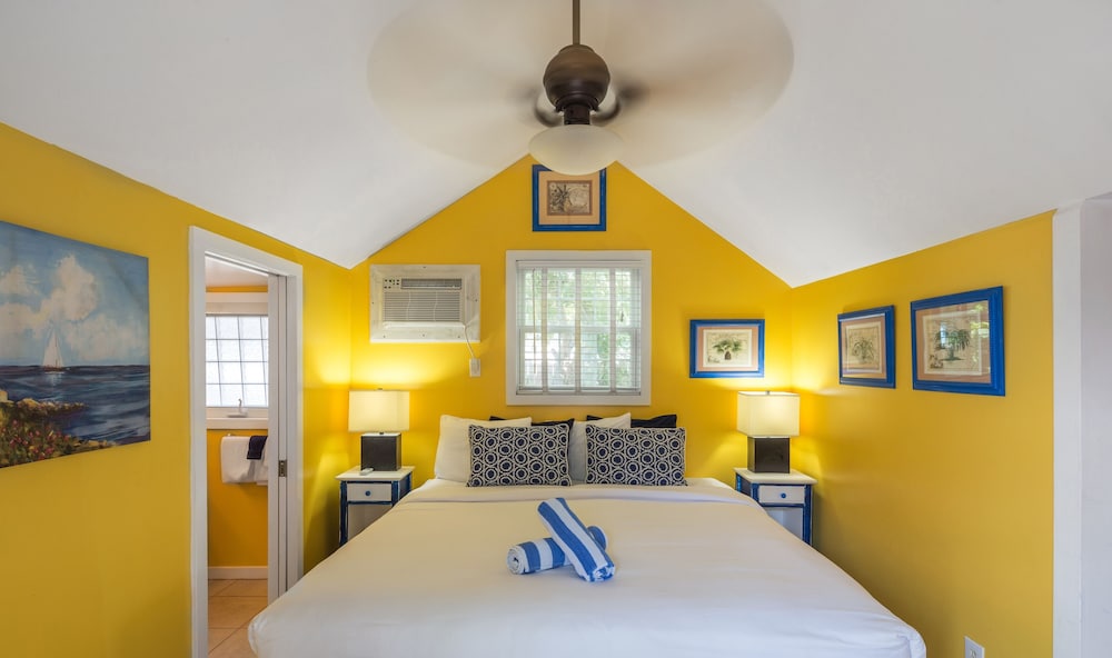 Cottage 2 Queen Beds At Wicker Guesthouse, 913 Duval Street