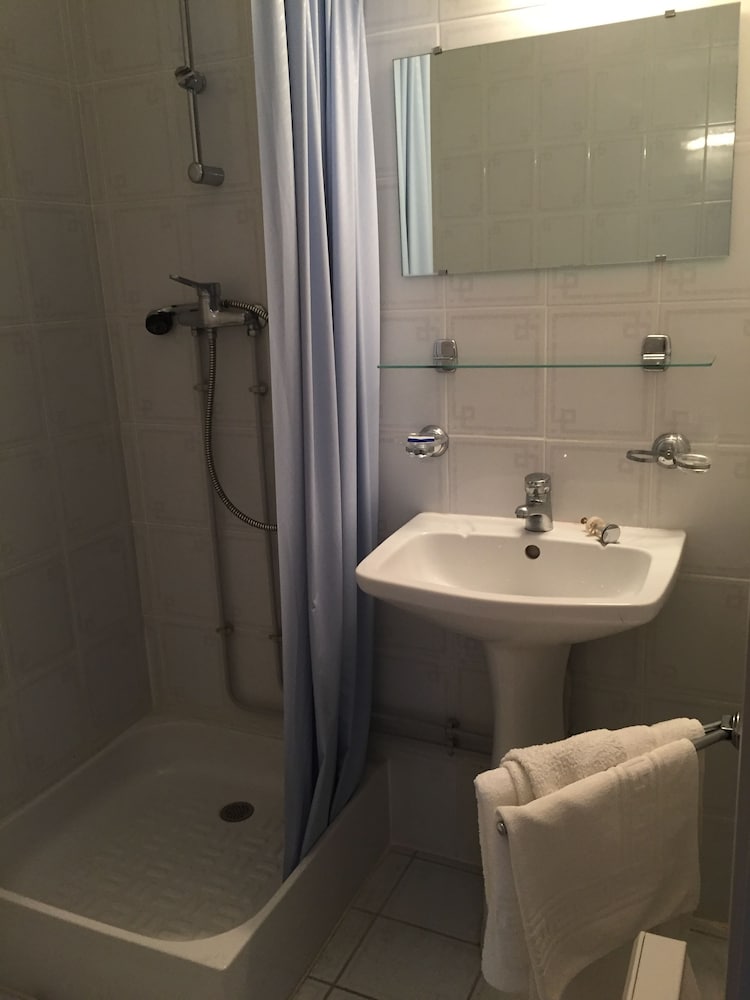 Classic Double Room, Private Bathroom - Photo 3
