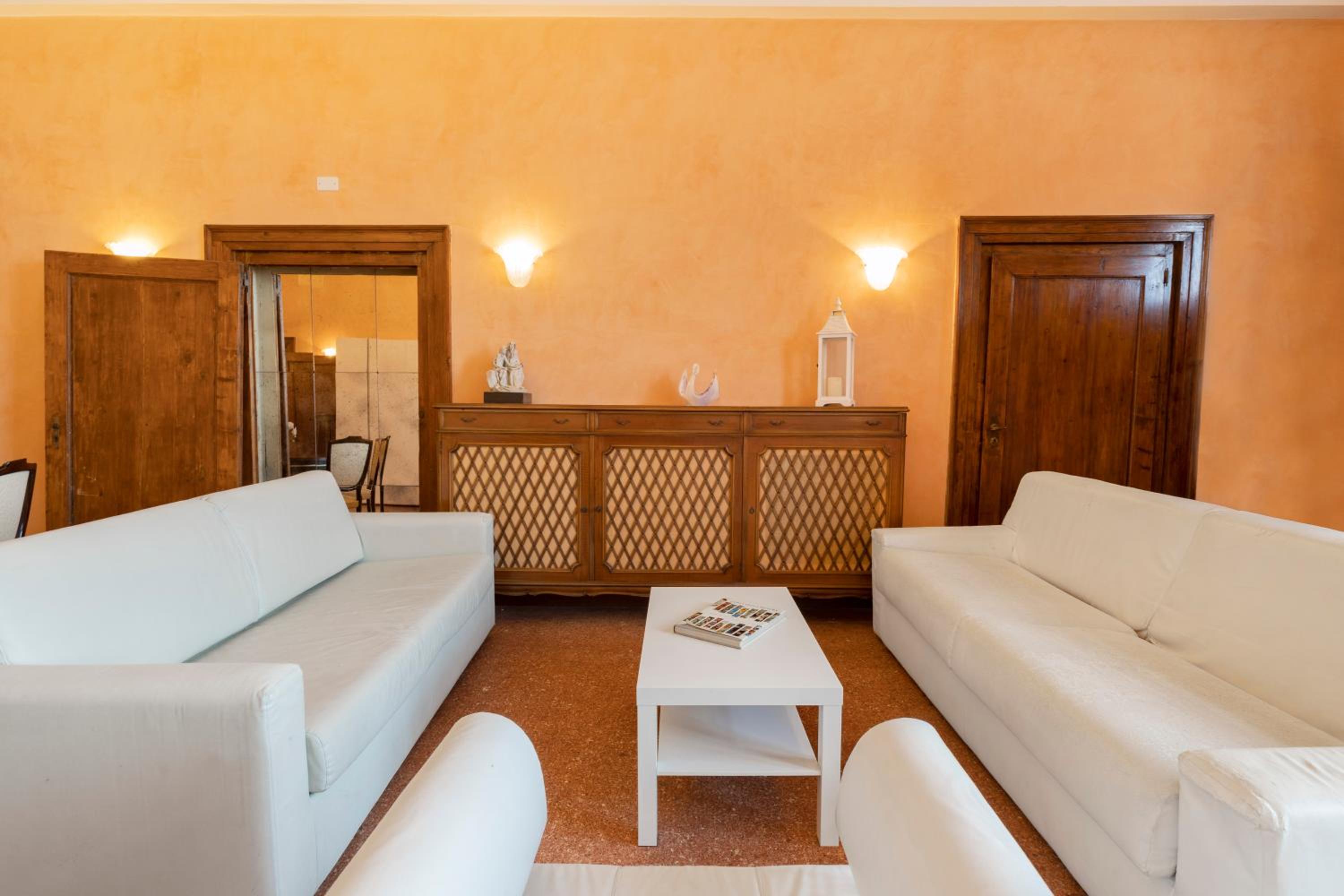 Superior Two-Bedroom Apartment with 2 Bathrooms photo 3