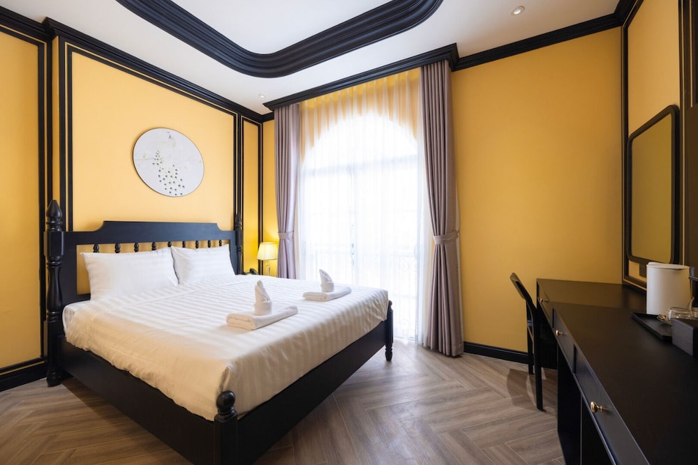 Classic Double Room, 1 Queen Bed, Balcony, City View