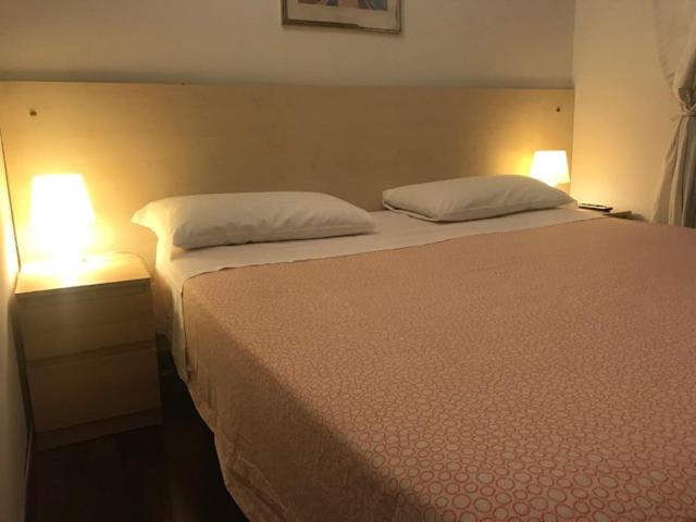 Small Double Room with Shared Bathroom photo 2