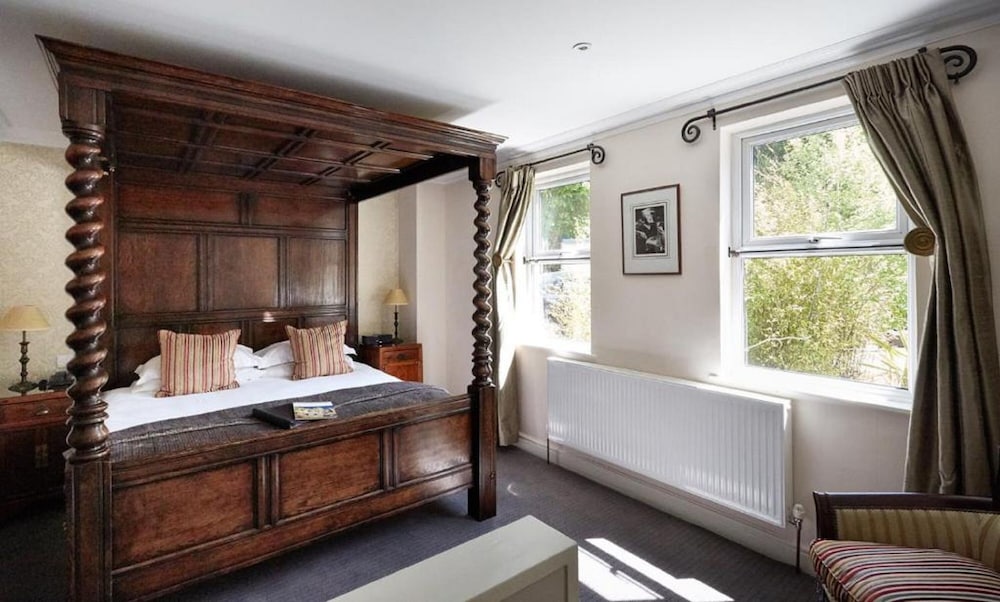 Four Poster Room photo 2
