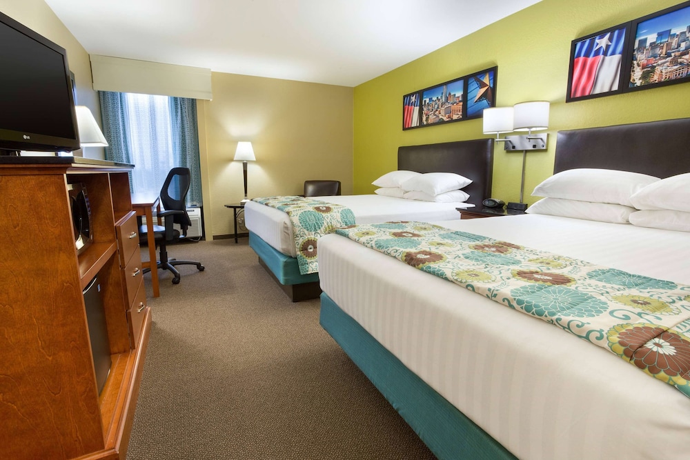 Deluxe Room, 2 Queen Beds, Non Smoking - Photo 7