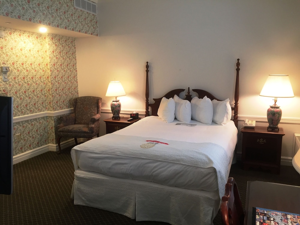 Classic Room, 1 King Bed photo 1