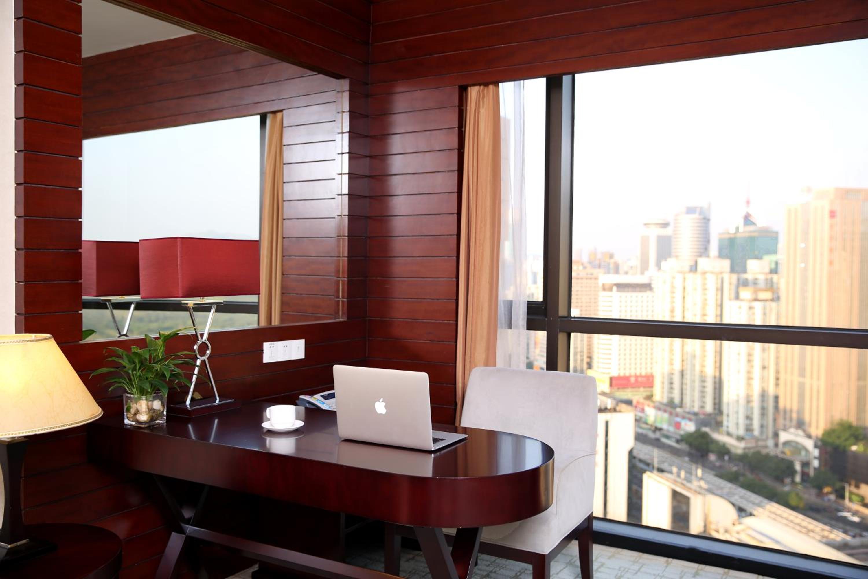 Exclusive Deluxe Suite - Photo 3