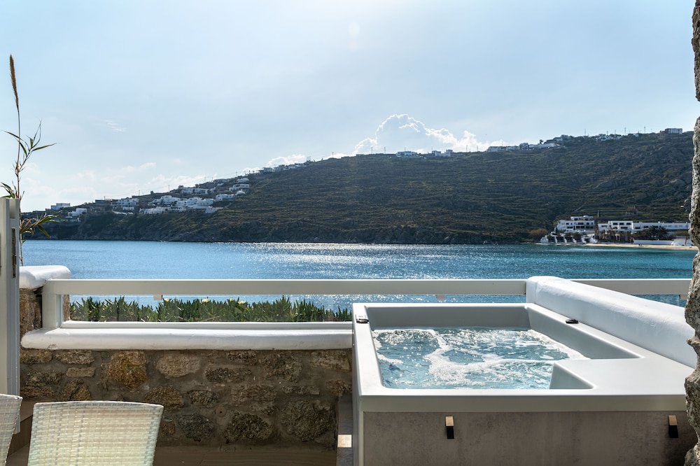 Sunshine Junior Suite with Outdoor Hot Tub, Sea View - Photo 9