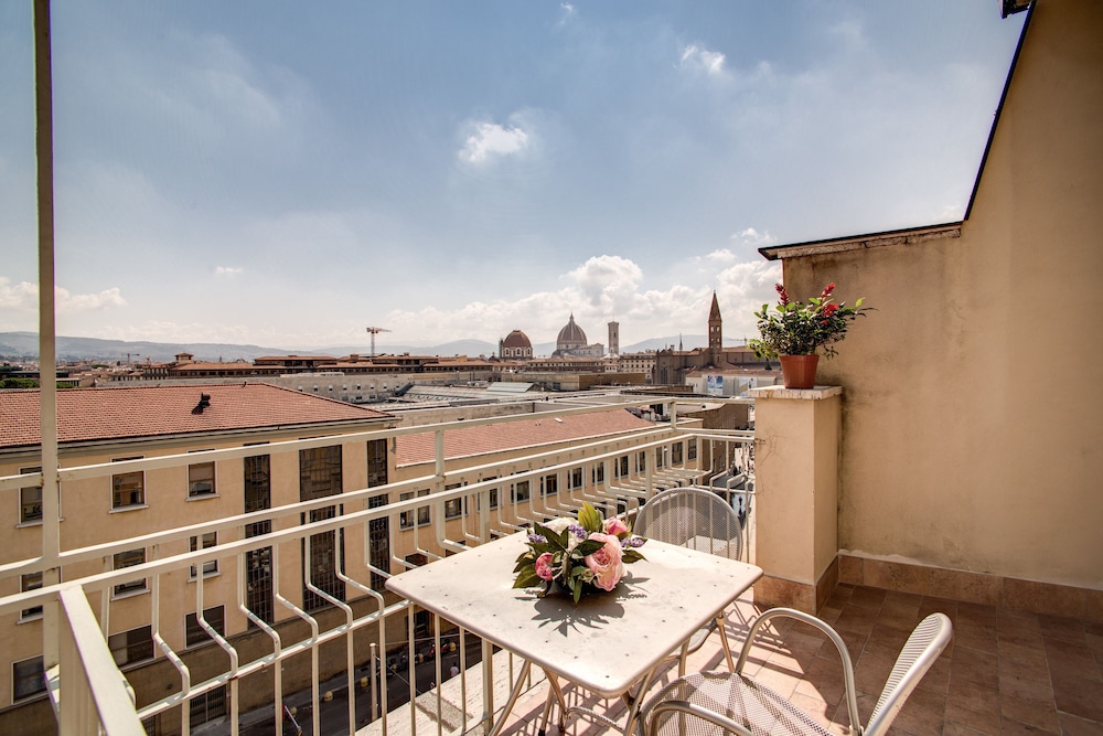 Superior Double Room, Balcony, City View thumbnail 5