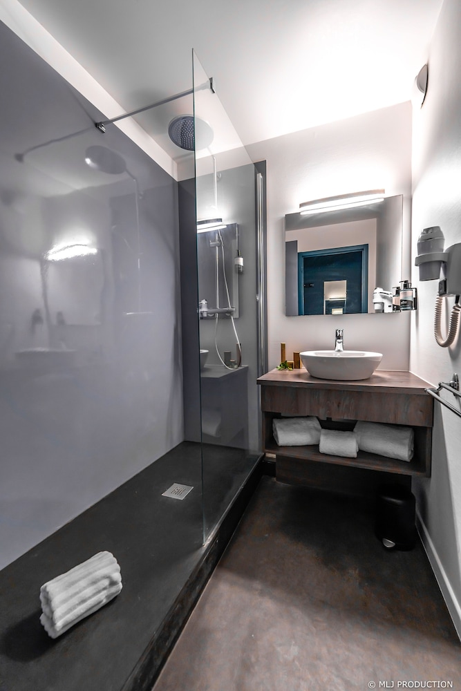 Double Room - Photo 8