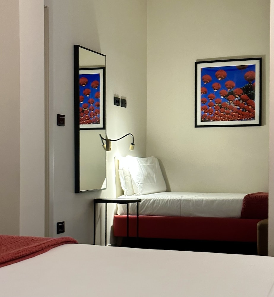 Triple Deluxe Room photo 2
