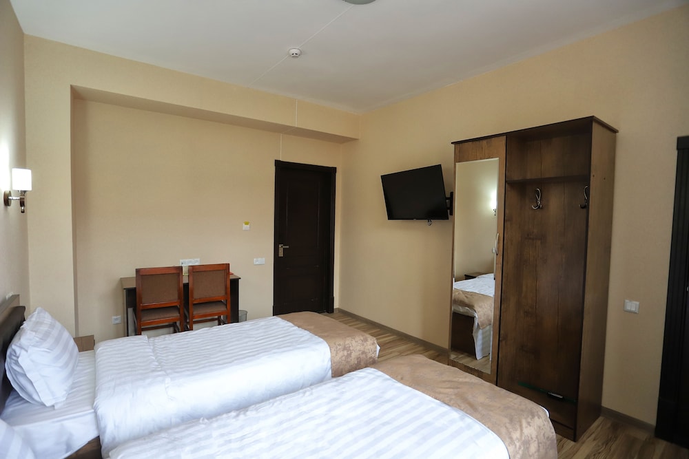 Standard Triple Room - Photo 3