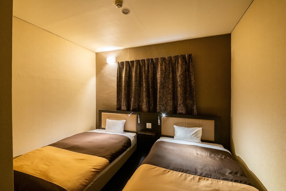 Basic Twin Room, 2 Twin Beds, Smoking - Photo 3