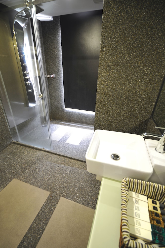 Deluxe Family Suite photo 3