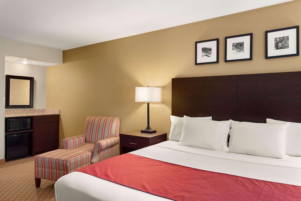 Suite, 1 Bedroom, Non Smoking, Jetted Tub - Photo 6