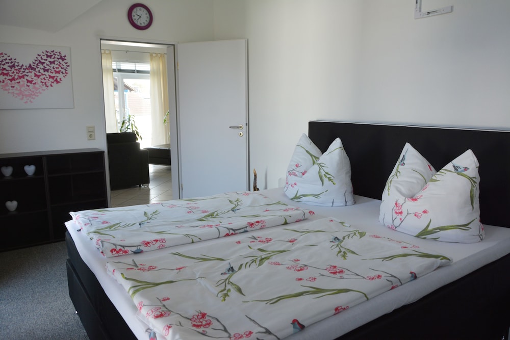 DG Zwei-Zimmer-Wohnung photo 2