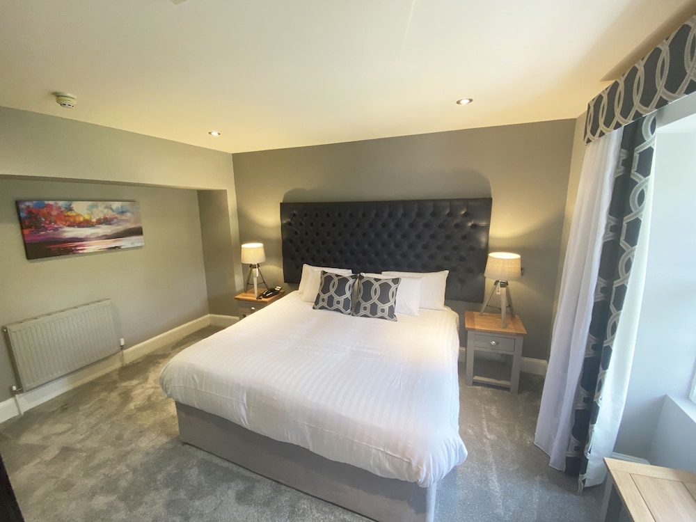 Superior King or Twin Room, 1 King Bed, Jetted Tub and Shower, Garden View photo 2