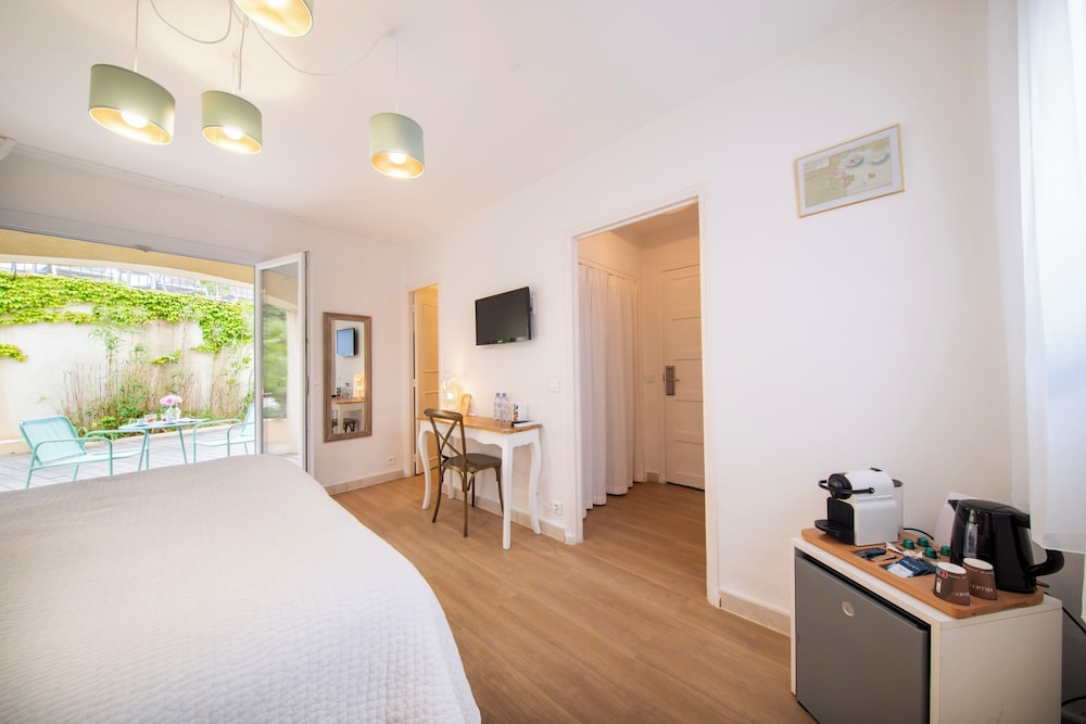Deluxe Double Room, 1 Queen Bed, Terrace - Photo 13