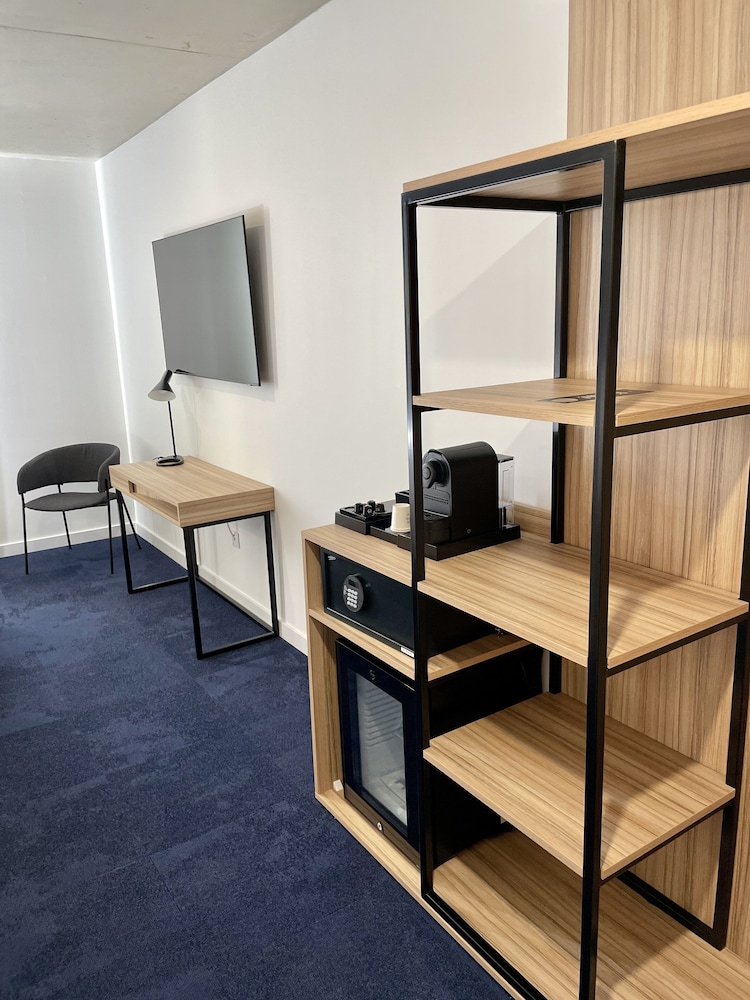Standard Room, 2 Twin Beds - Photo 8