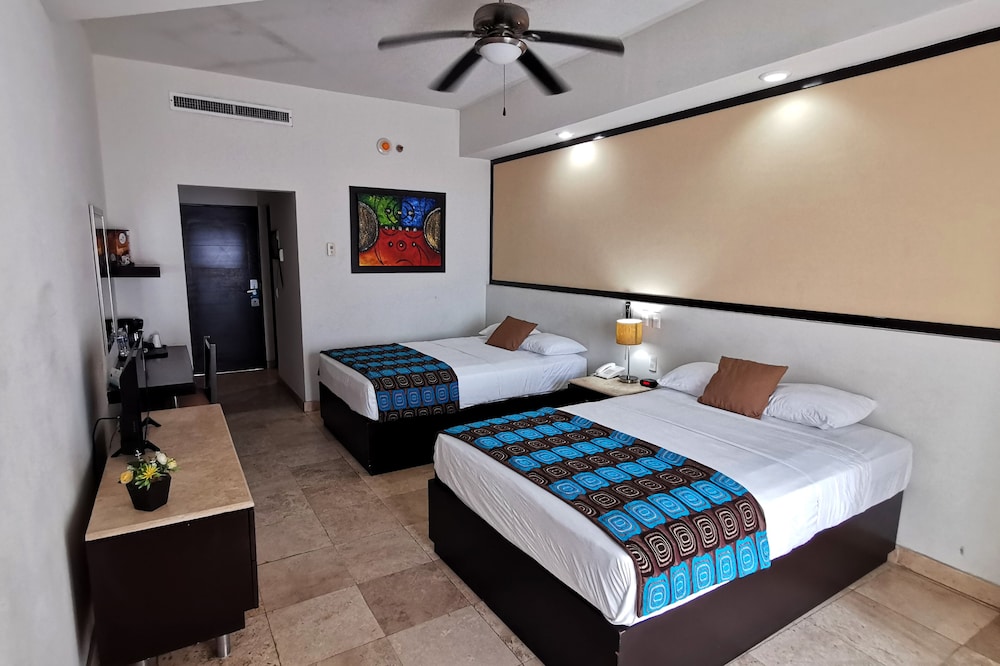 Standard Room, 2 Double Beds - Photo 7