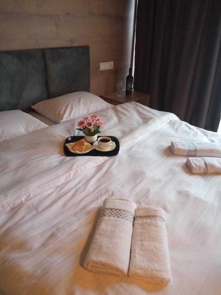 Classic Double Room, Balcony, Mountain View