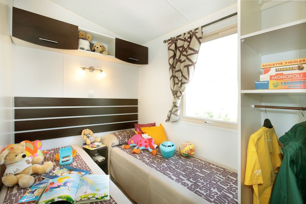 Mobile Home (Sequoia) photo 3