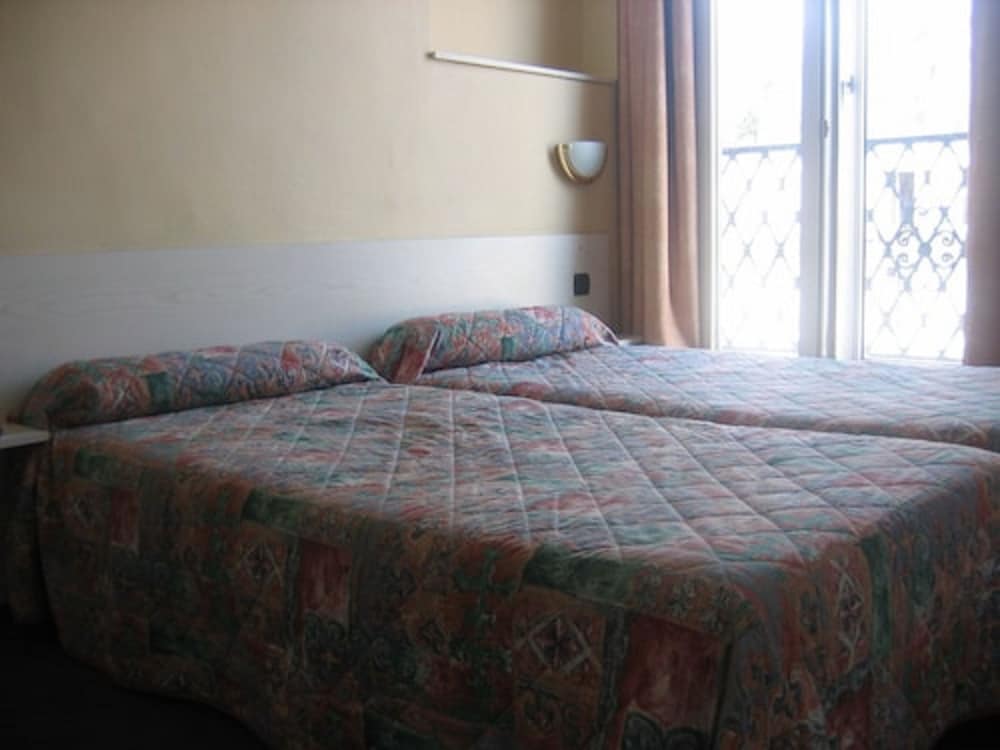 Standard Twin Room photo 3