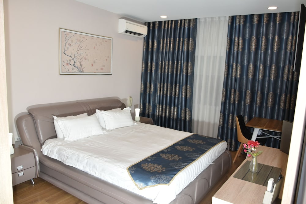 Deluxe Room, 1 King Bed photo 1
