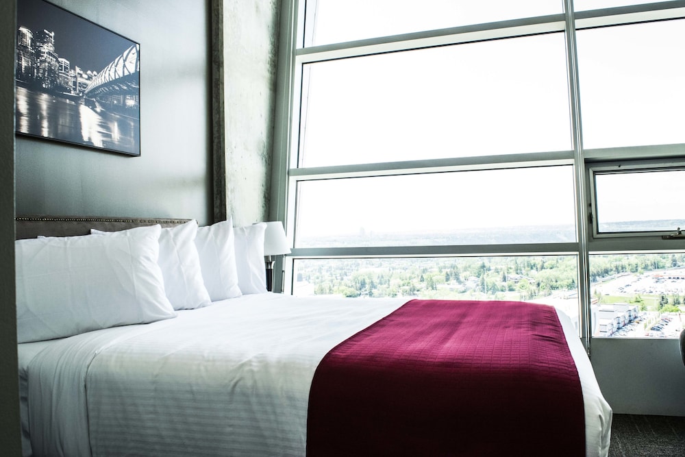 Deluxe Suite, 1 Queen Bed, Kitchenette (A/C)