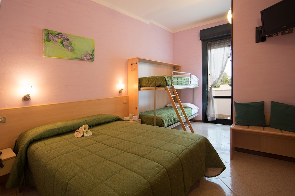 Quadruple Room photo 3