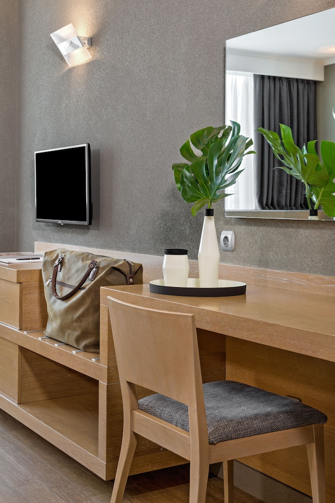 Business Suite - Photo 4