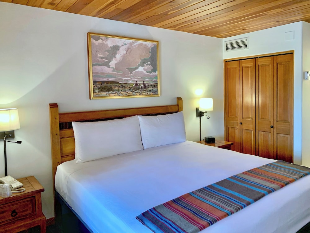 Traditional Room, 1 King Bed, Balcony (or Patio) - Photo 4