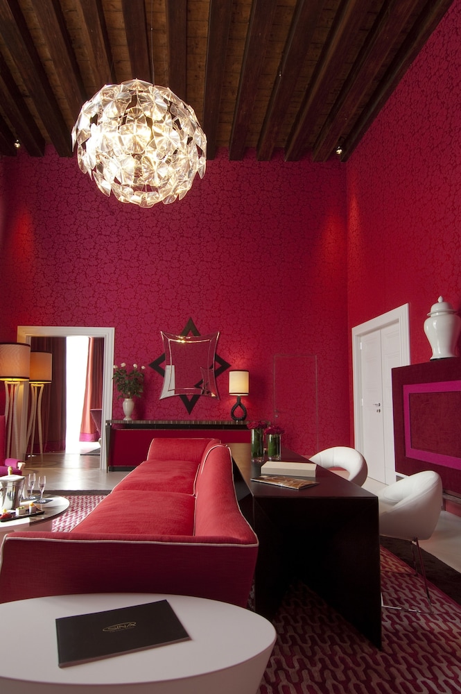 Deluxe Junior Suite with Grand Canal View