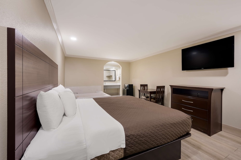 Americas Best Value Inn Houston Heights at I-45, Photo 2