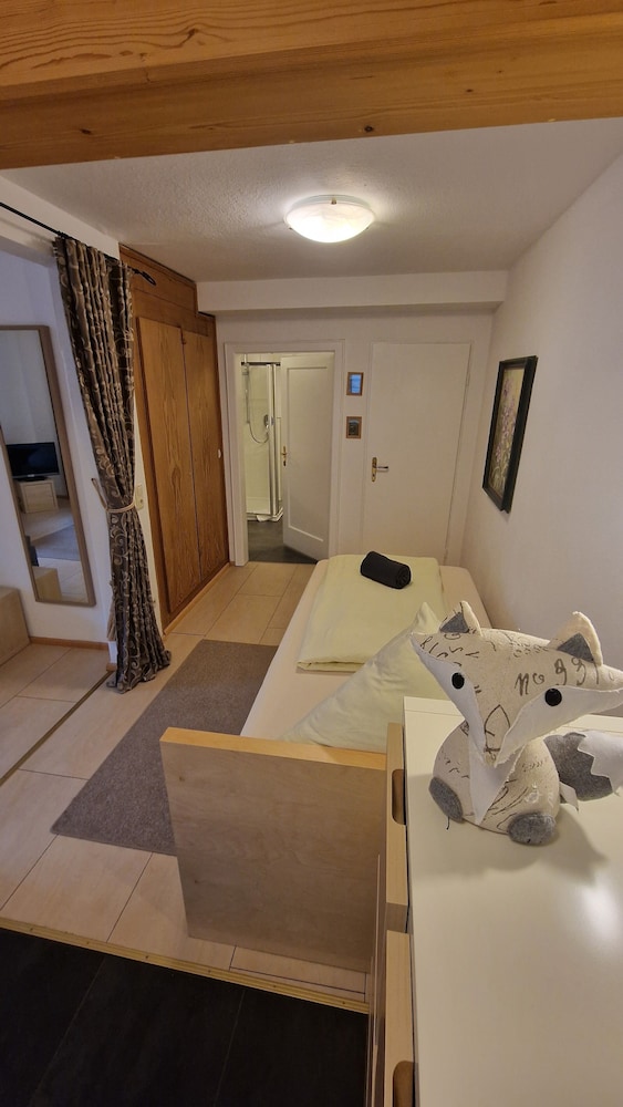 Economy Twin Room photo 2