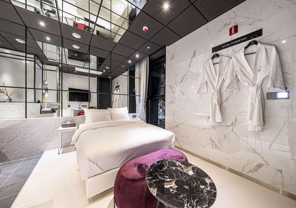 Deluxe Double Room (Netflix/ Youtube Available on TV) - Photo 7