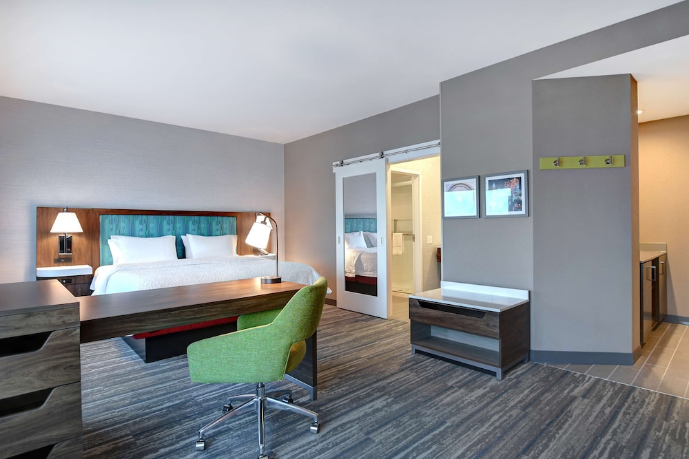 Room, 1 King Bed, Accessible, Refrigerator & Microwave (Bathtub) - Photo 2