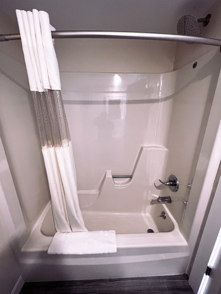 Best Value Room, 2 Queen Beds - Photo 3