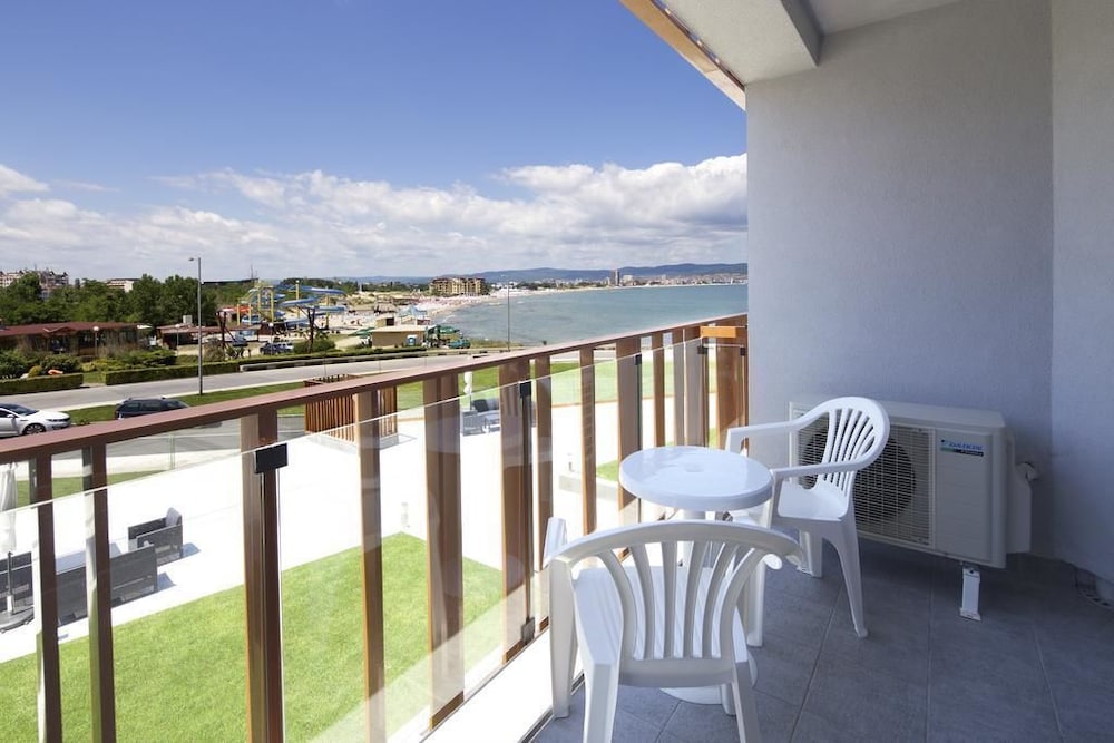 Suite, 1 Bedroom, Partial Sea View