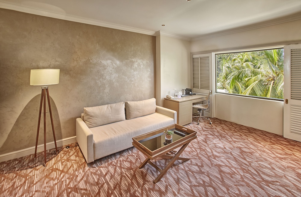 Junior Suite with Lounge Access photo 3