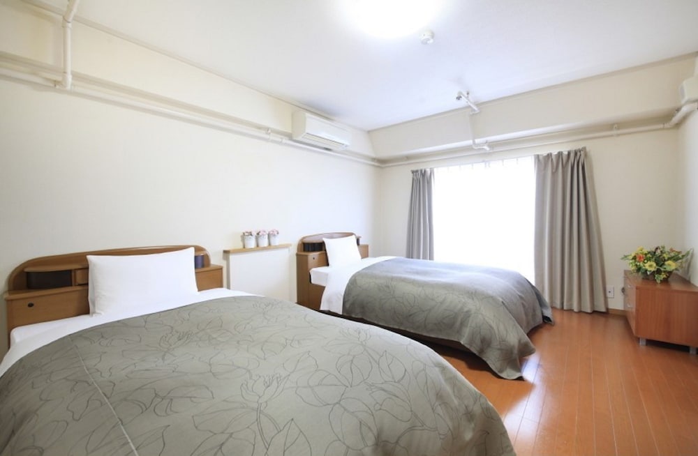 A large room for families use (W/Washing Machine) photo 2