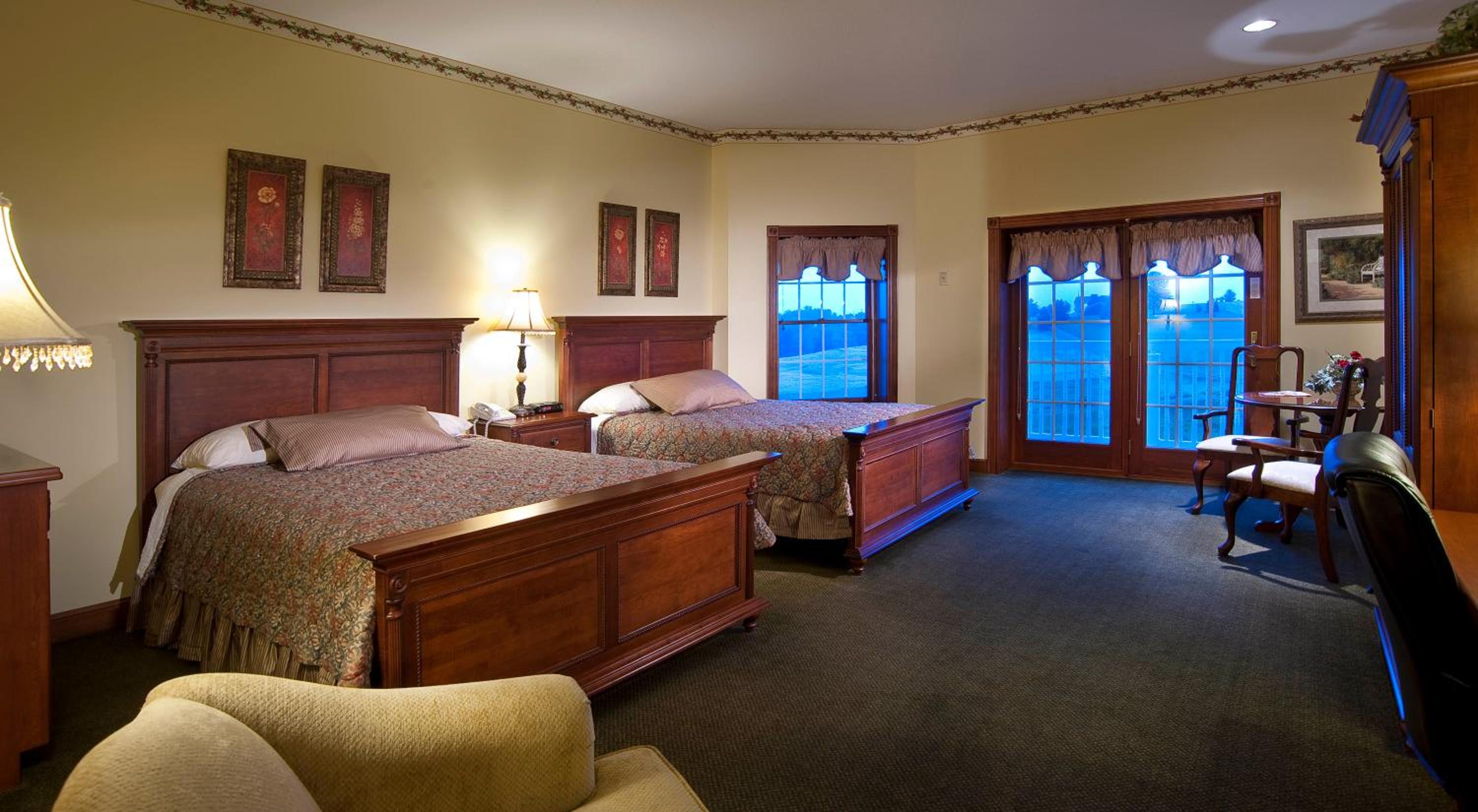 Queen Room with Two Queen Beds photo 1