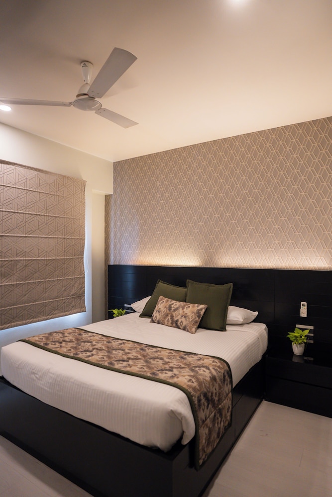 Deluxe Room - Photo 5