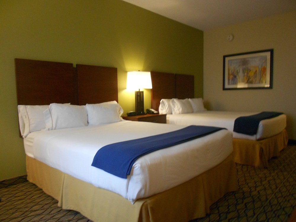 Standard Room, 2 Queen Beds - Photo 1