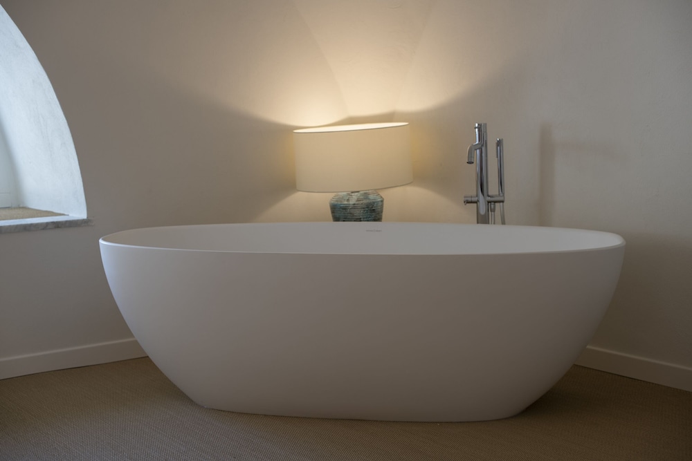 Deluxe Double Room, Bathtub, City View - Photo 2