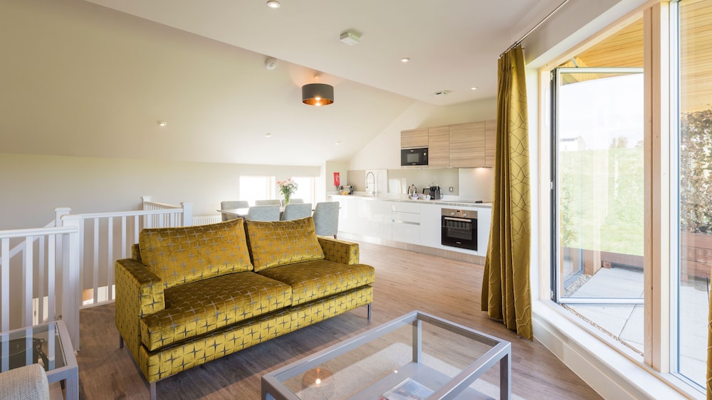 Family Townhome, 2 Bedrooms, 2 Bathrooms, Garden View