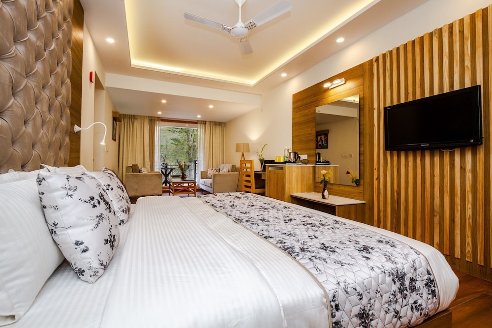 Deluxe Double Room - Photo 9