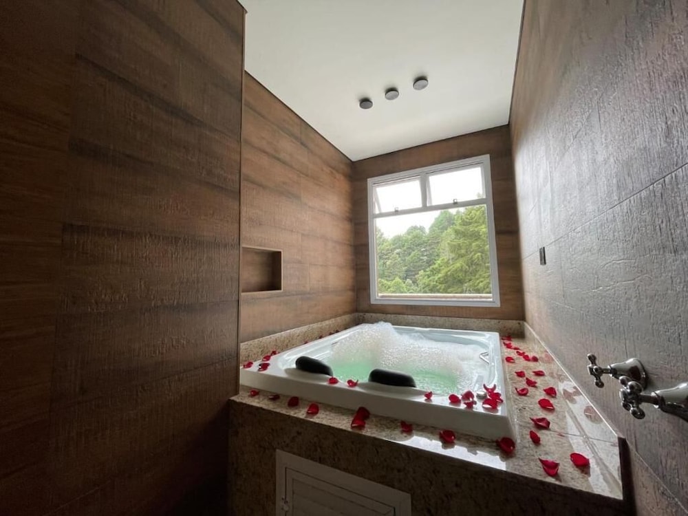 Apartamento Master com Varanda, Vista, Banheira de Hidromassagem e Cama King